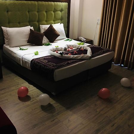 Vendol Maliga Edge Hotel แคนดี้ ภายนอก รูปภาพ