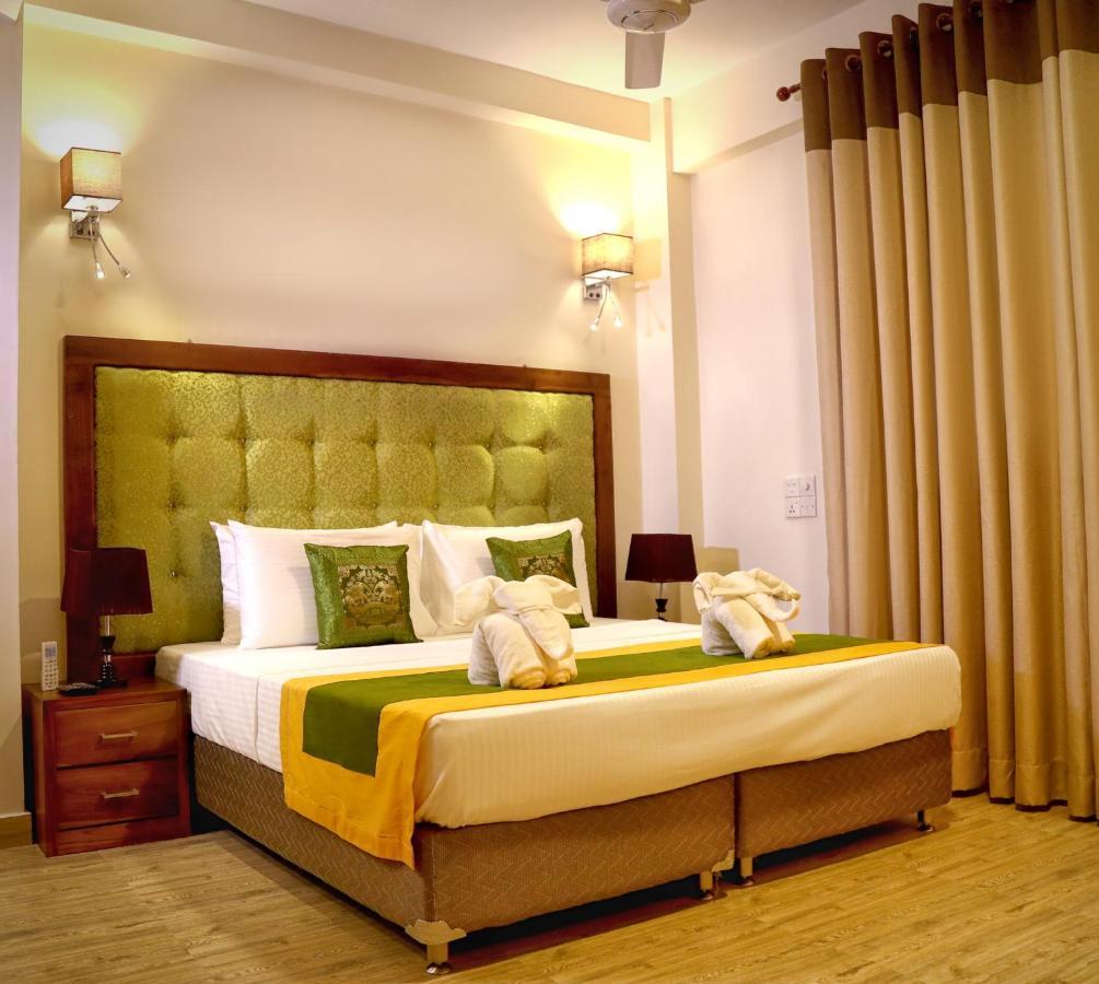 Vendol Maliga Edge Hotel แคนดี้ ภายนอก รูปภาพ