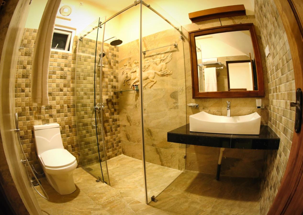 Vendol Maliga Edge Hotel แคนดี้ ภายนอก รูปภาพ