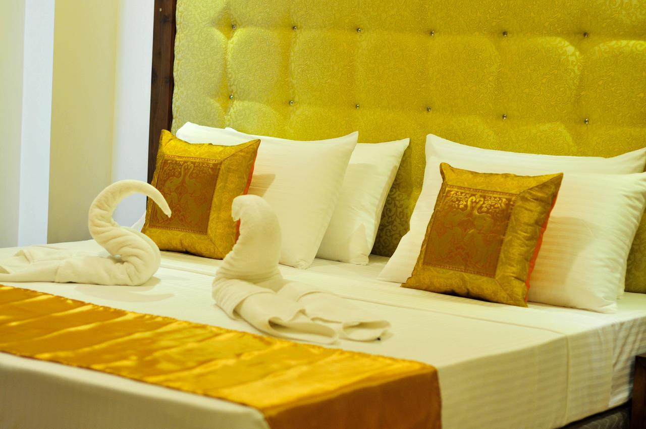 Vendol Maliga Edge Hotel แคนดี้ ภายนอก รูปภาพ