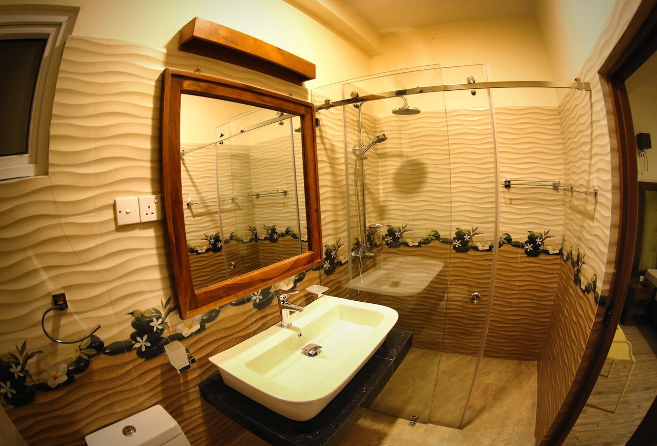 Vendol Maliga Edge Hotel แคนดี้ ภายนอก รูปภาพ