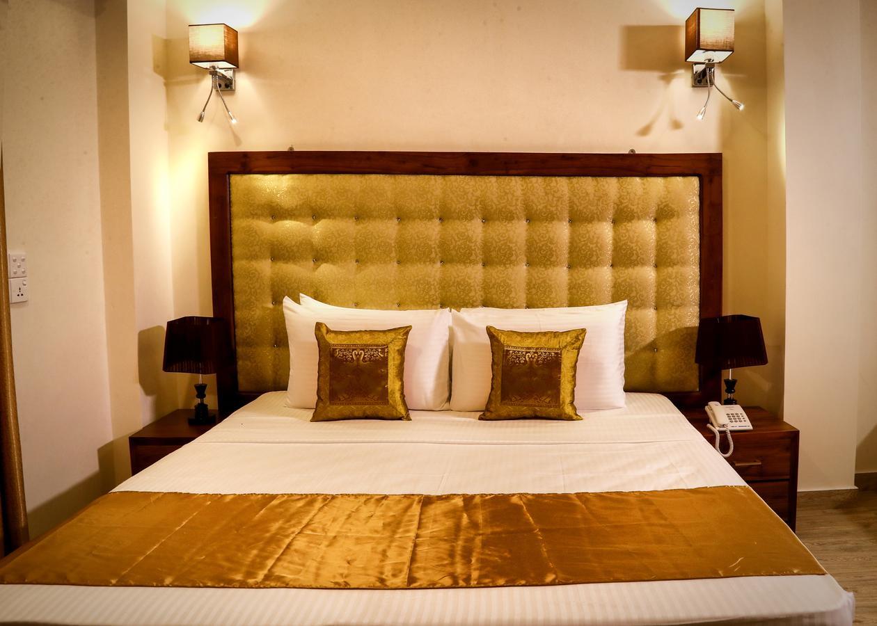 Vendol Maliga Edge Hotel แคนดี้ ภายนอก รูปภาพ