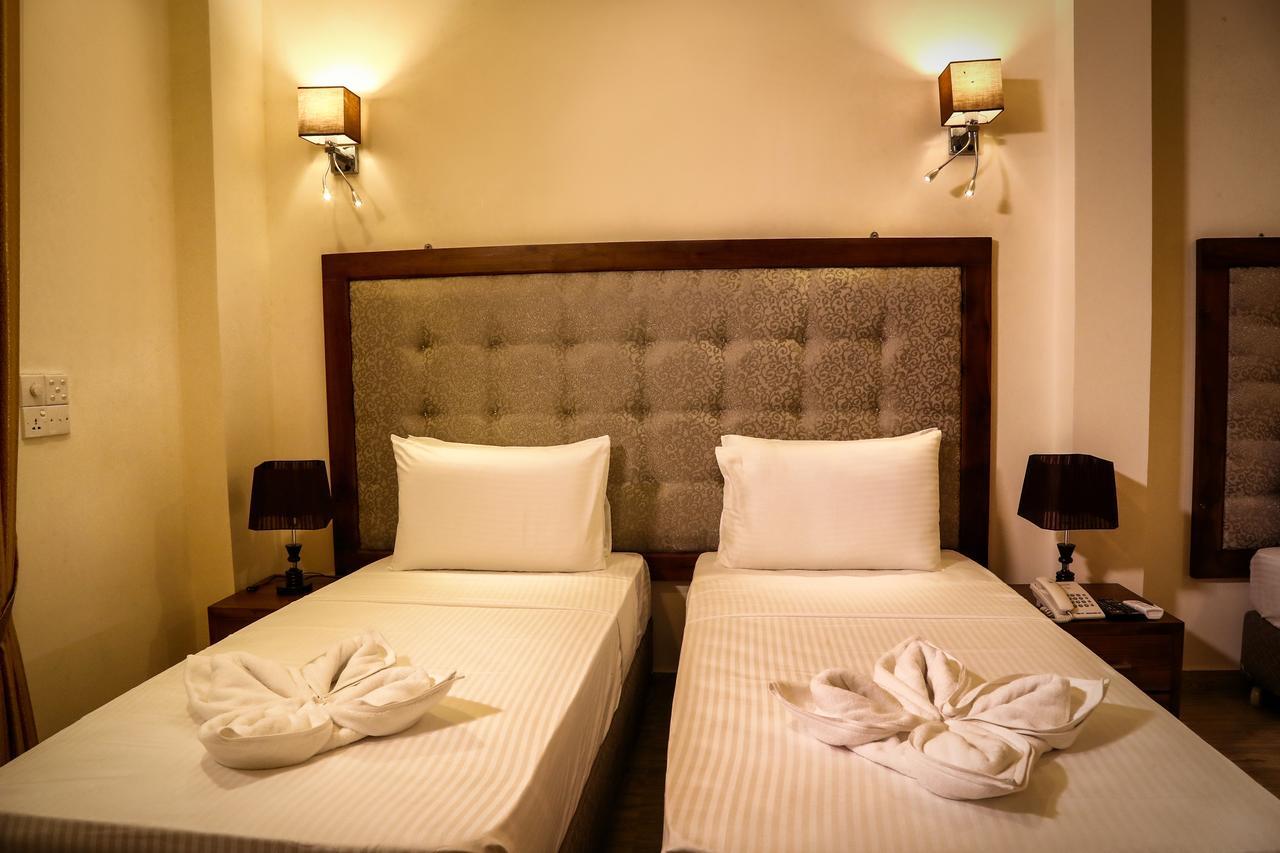 Vendol Maliga Edge Hotel แคนดี้ ภายนอก รูปภาพ