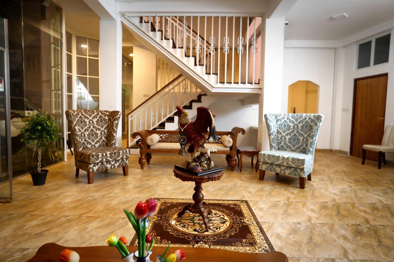 Vendol Maliga Edge Hotel แคนดี้ ภายนอก รูปภาพ