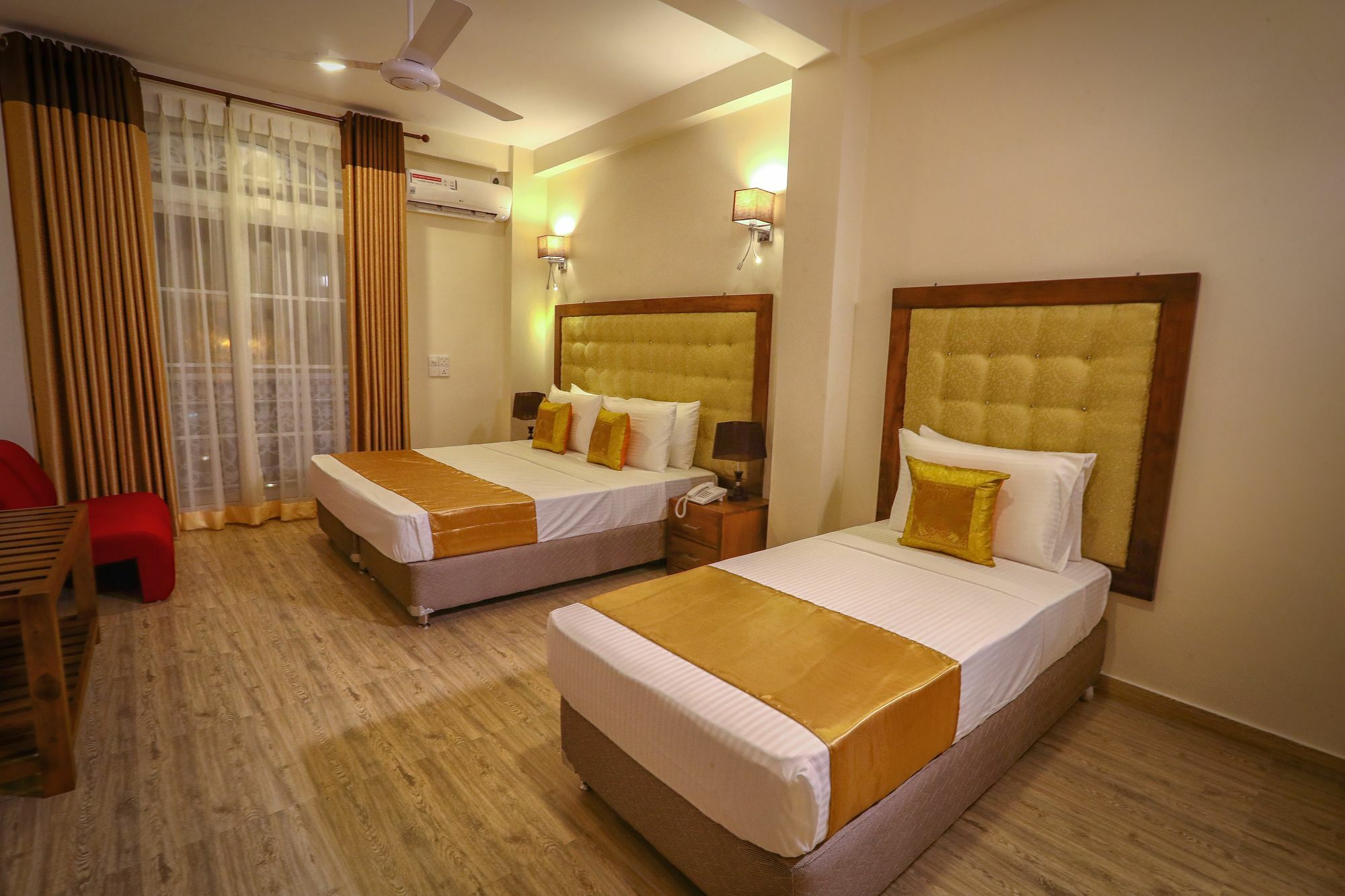Vendol Maliga Edge Hotel แคนดี้ ภายนอก รูปภาพ